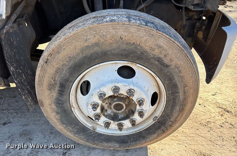 image for item OK9484 1999 GMC Kodiak C7500 grapple crane truck