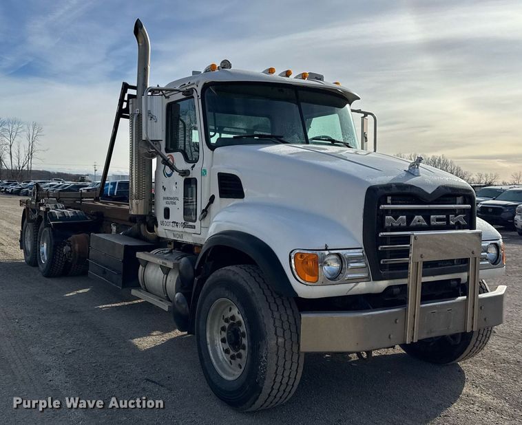 image for item YA0162 2006 Mack CV713 Granite roll-off container truck