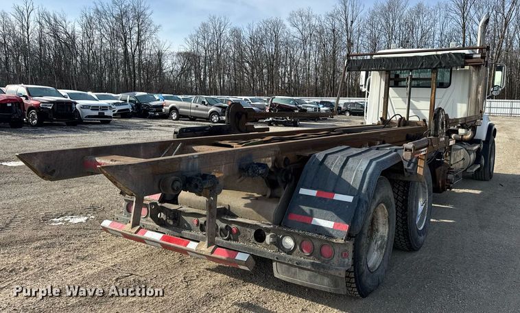 image for item YA0162 2006 Mack CV713 Granite roll-off container truck