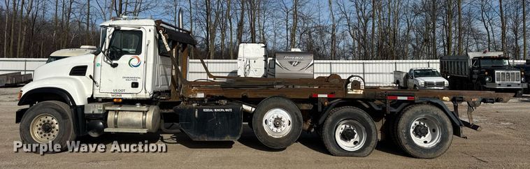 image for item YA0162 2006 Mack CV713 Granite roll-off container truck