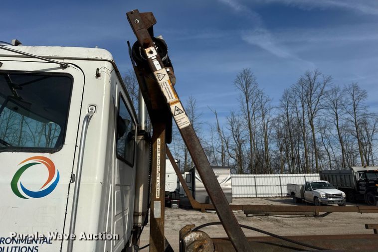 image for item YA0162 2006 Mack CV713 Granite roll-off container truck