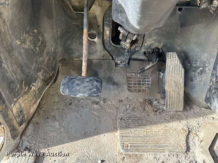 image for item YA0162 2006 Mack CV713 Granite roll-off container truck