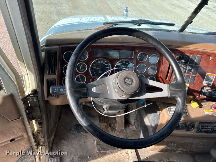 image for item YA0162 2006 Mack CV713 Granite roll-off container truck