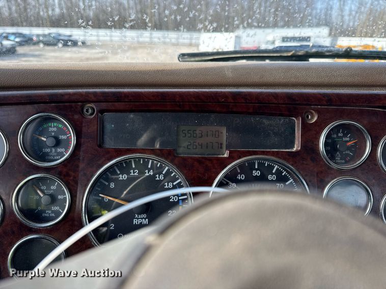 image for item YA0162 2006 Mack CV713 Granite roll-off container truck