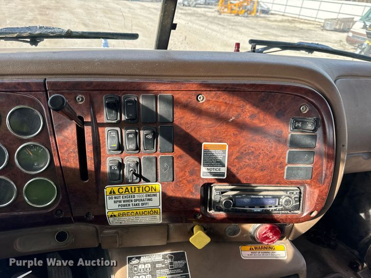 image for item YA0162 2006 Mack CV713 Granite roll-off container truck