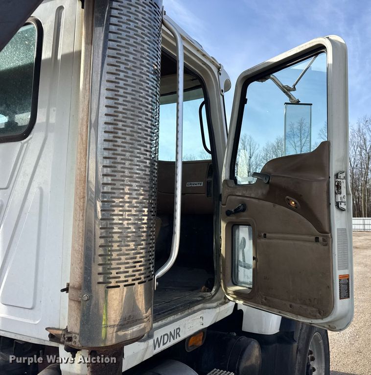 image for item YA0162 2006 Mack CV713 Granite roll-off container truck