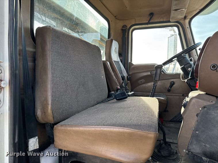 image for item YA0162 2006 Mack CV713 Granite roll-off container truck