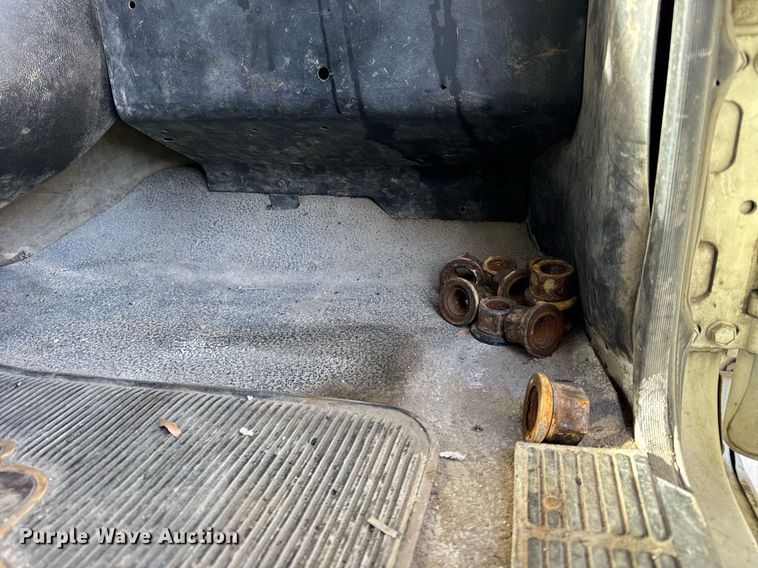 image for item YA0162 2006 Mack CV713 Granite roll-off container truck