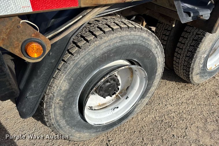 image for item YA0162 2006 Mack CV713 Granite roll-off container truck