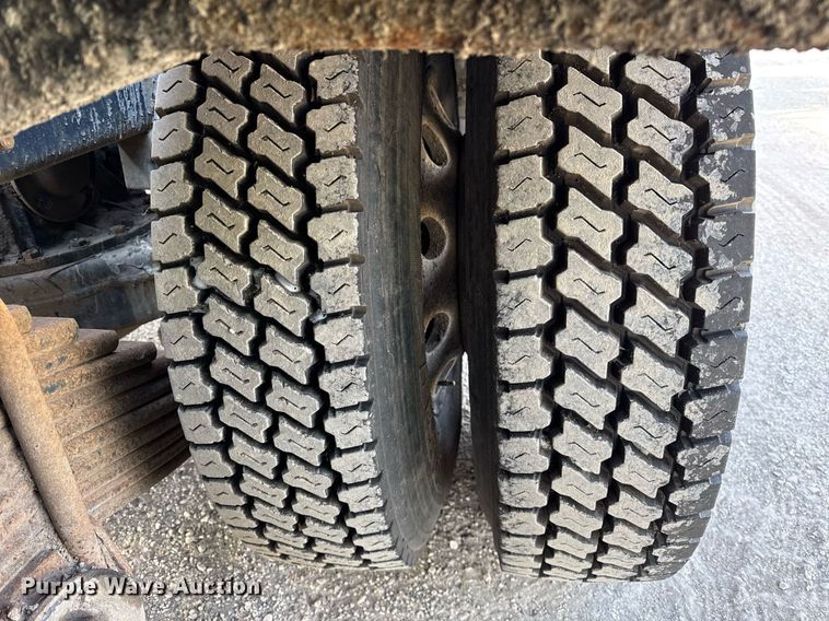 image for item YA0162 2006 Mack CV713 Granite roll-off container truck