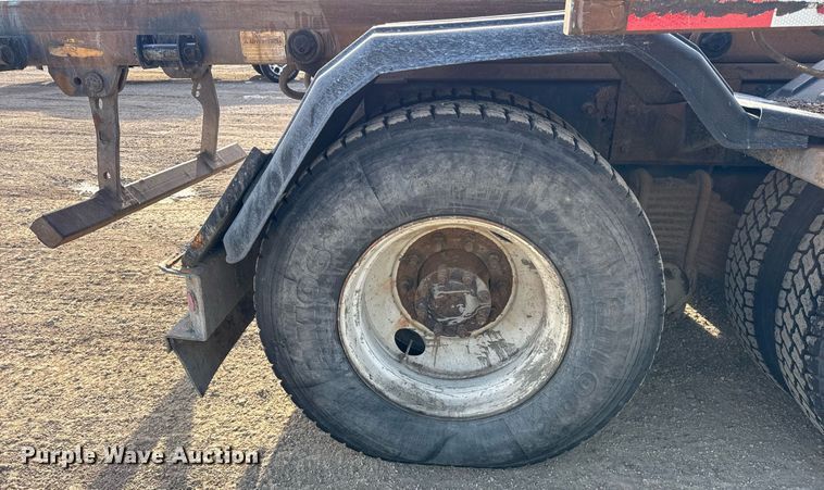 image for item YA0162 2006 Mack CV713 Granite roll-off container truck