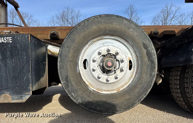 image for item YA0162 2006 Mack CV713 Granite roll-off container truck