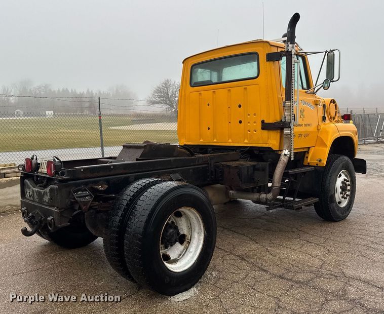 image for item DH9662 1995 Ford LS8000 truck cab and chassis