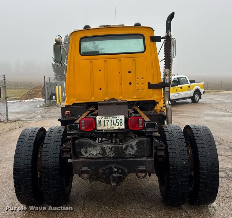 image for item DH9662 1995 Ford LS8000 truck cab and chassis