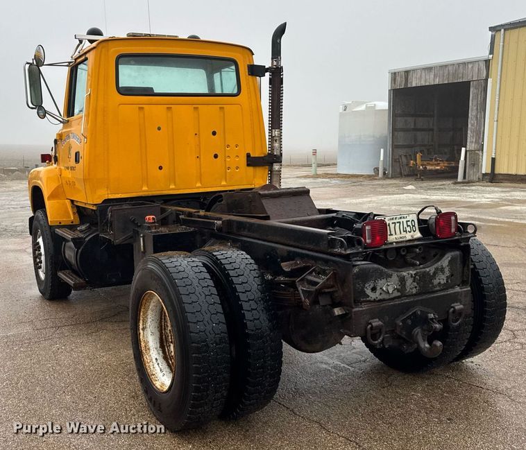 image for item DH9662 1995 Ford LS8000 truck cab and chassis