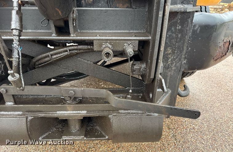 image for item DH9662 1995 Ford LS8000 truck cab and chassis