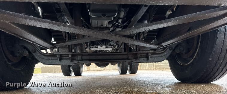 image for item DH9662 1995 Ford LS8000 truck cab and chassis