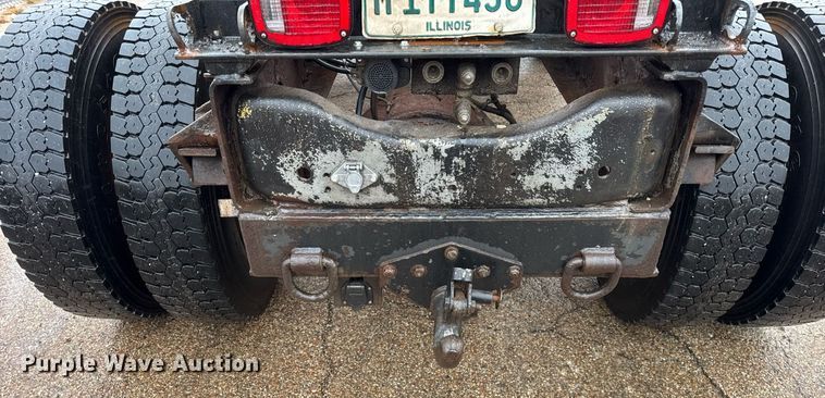 image for item DH9662 1995 Ford LS8000 truck cab and chassis