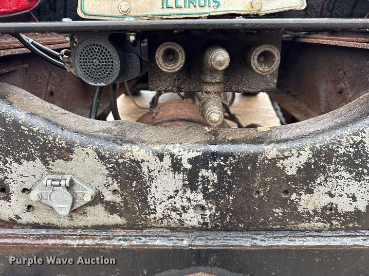 image for item DH9662 1995 Ford LS8000 truck cab and chassis