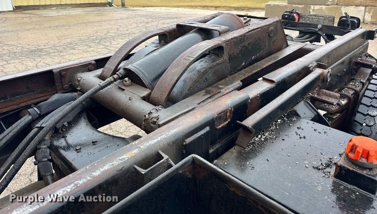 image for item DH9662 1995 Ford LS8000 truck cab and chassis