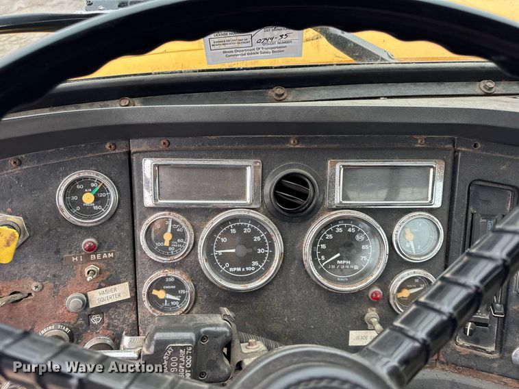 image for item DH9662 1995 Ford LS8000 truck cab and chassis