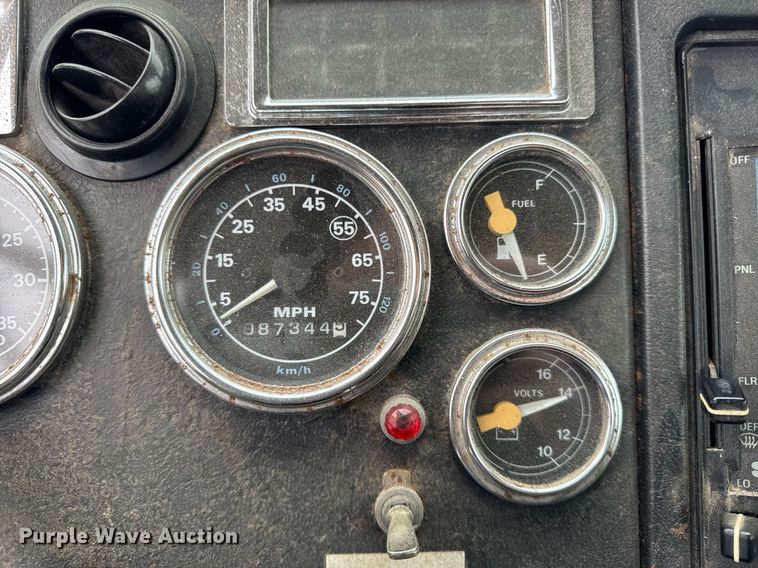 image for item DH9662 1995 Ford LS8000 truck cab and chassis