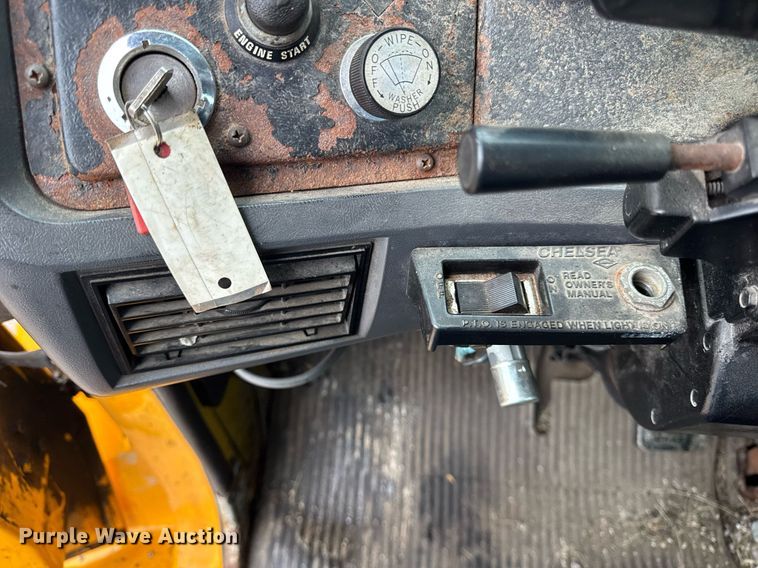 image for item DH9662 1995 Ford LS8000 truck cab and chassis