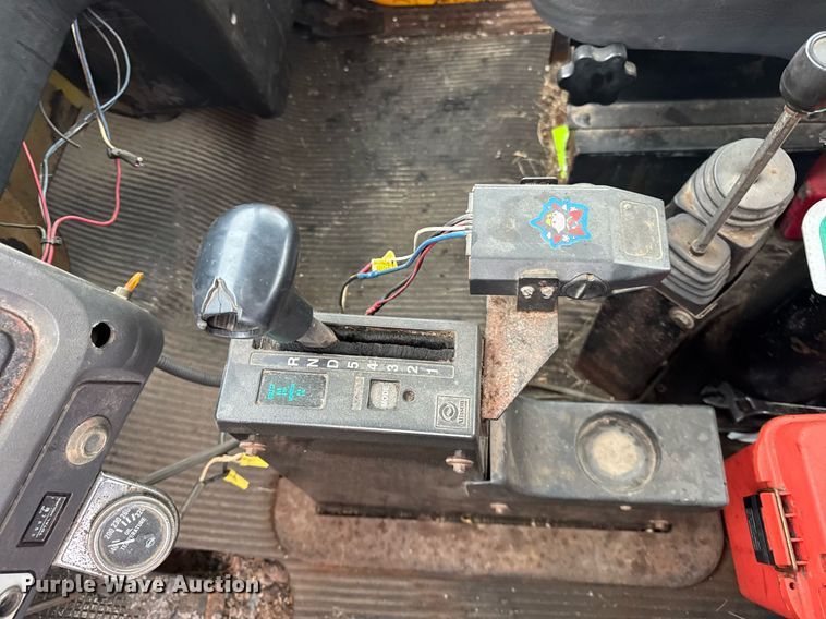 image for item DH9662 1995 Ford LS8000 truck cab and chassis