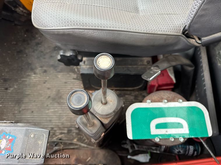 image for item DH9662 1995 Ford LS8000 truck cab and chassis