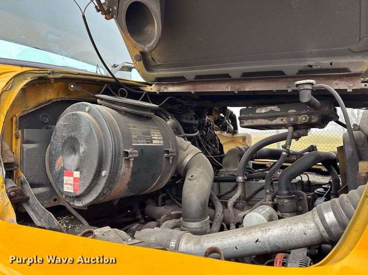 image for item DH9662 1995 Ford LS8000 truck cab and chassis