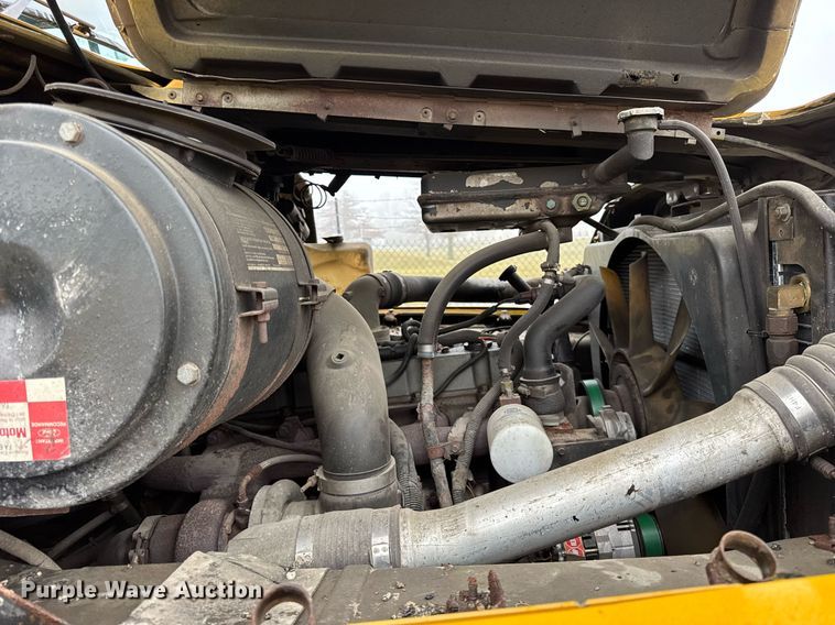 image for item DH9662 1995 Ford LS8000 truck cab and chassis