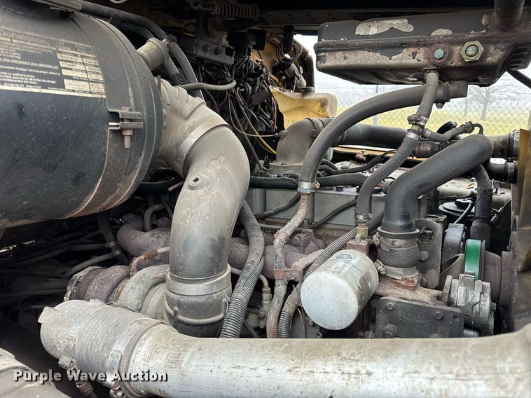 image for item DH9662 1995 Ford LS8000 truck cab and chassis