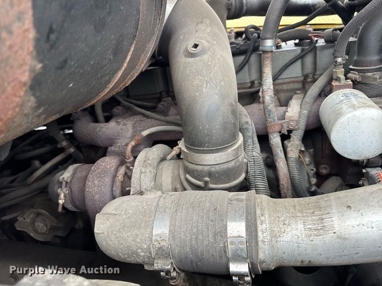 image for item DH9662 1995 Ford LS8000 truck cab and chassis