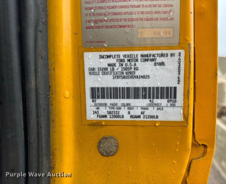 image for item DH9662 1995 Ford LS8000 truck cab and chassis