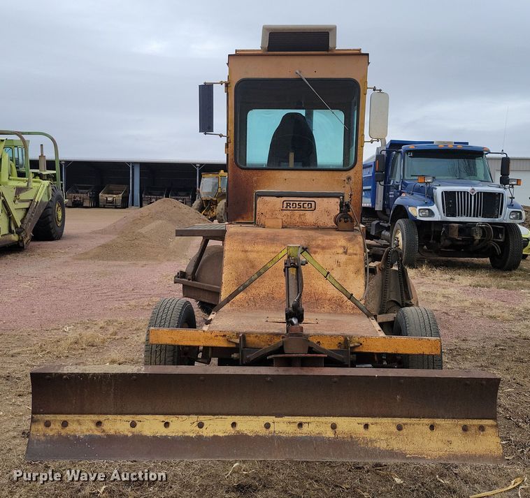 image for item DN3666 1991 Rosco RB-38 broom