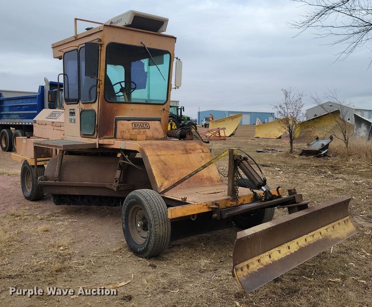 image for item DN3666 1991 Rosco RB-38 broom