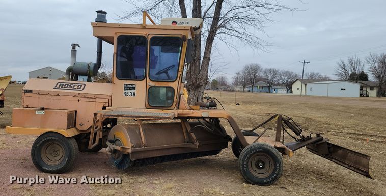 image for item DN3666 1991 Rosco RB-38 broom