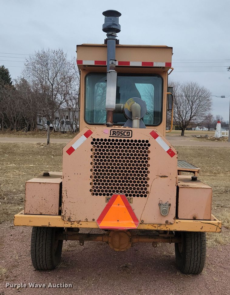 image for item DN3666 1991 Rosco RB-38 broom