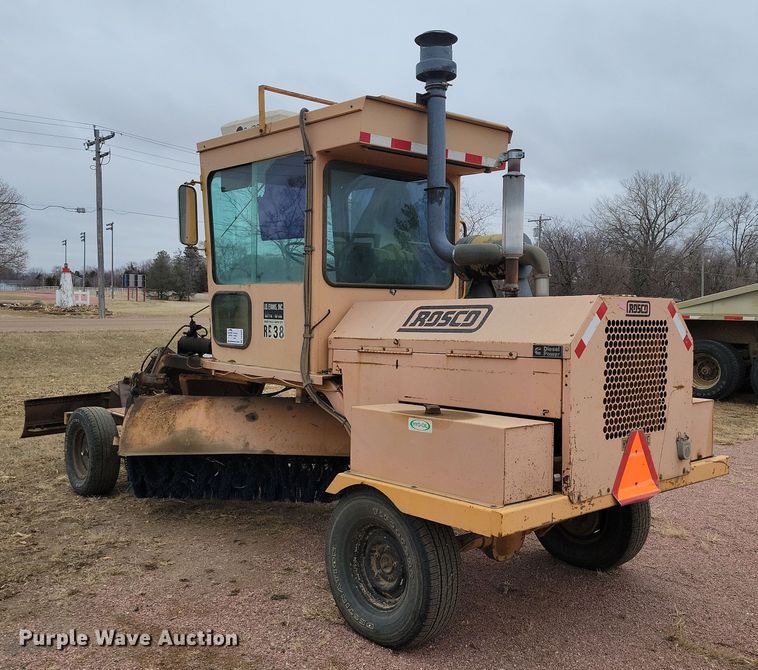 image for item DN3666 1991 Rosco RB-38 broom