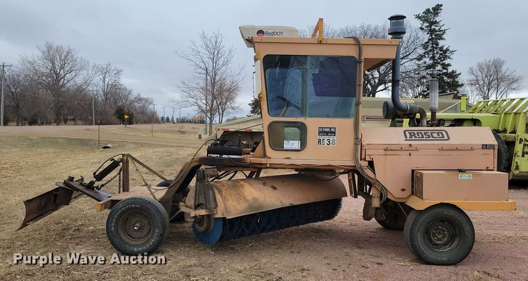 image for item DN3666 1991 Rosco RB-38 broom