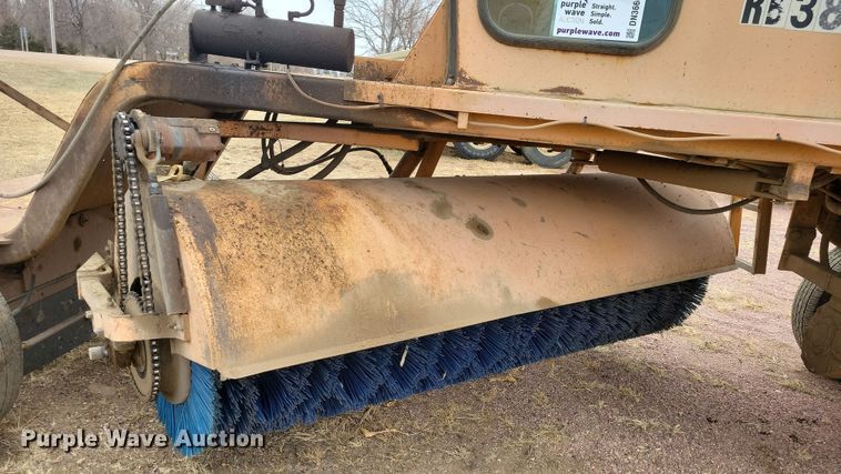 image for item DN3666 1991 Rosco RB-38 broom