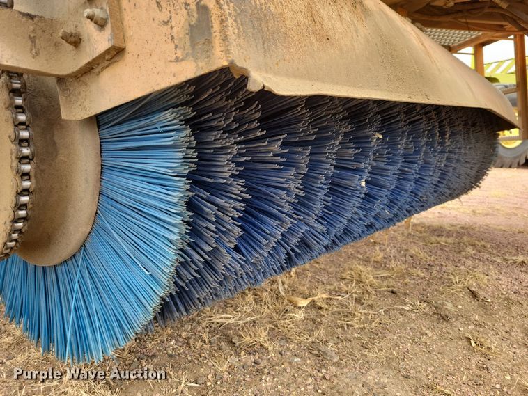 image for item DN3666 1991 Rosco RB-38 broom