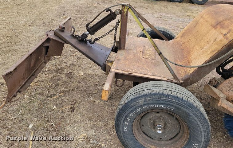 image for item DN3666 1991 Rosco RB-38 broom