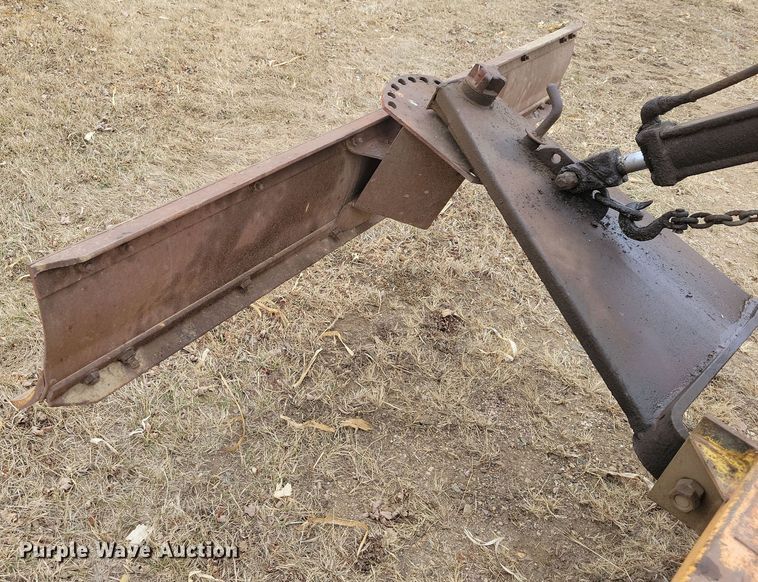 image for item DN3666 1991 Rosco RB-38 broom