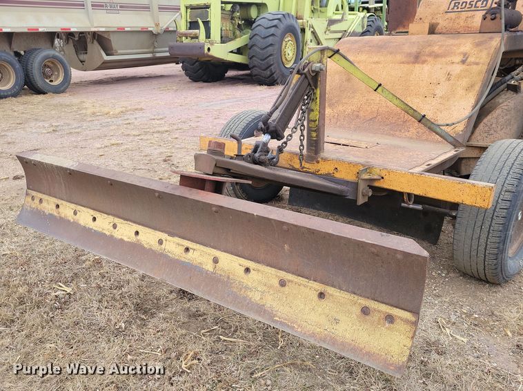 image for item DN3666 1991 Rosco RB-38 broom