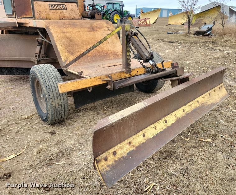 image for item DN3666 1991 Rosco RB-38 broom