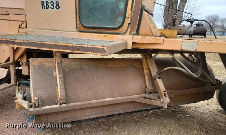 image for item DN3666 1991 Rosco RB-38 broom