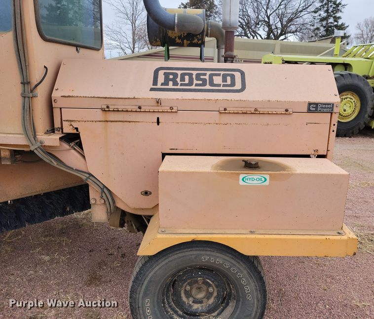 image for item DN3666 1991 Rosco RB-38 broom