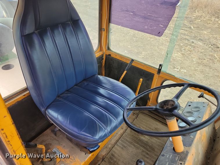 image for item DN3666 1991 Rosco RB-38 broom