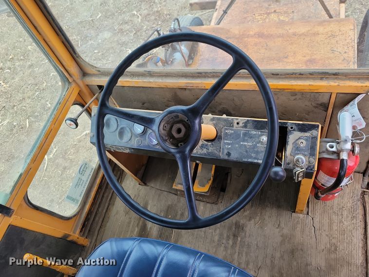 image for item DN3666 1991 Rosco RB-38 broom